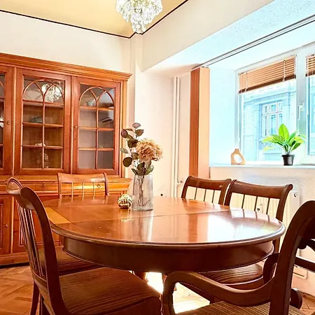 Timeless - Stylish 2br Near Unirii & Cathedral Apartman Bukarest