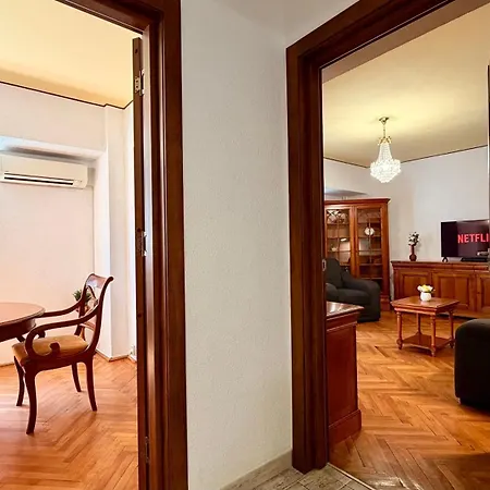 Timeless - Stylish 2br Near Unirii & Cathedral شقة
