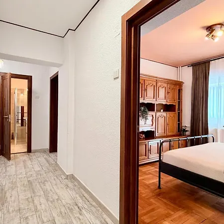 Timeless - Stylish 2br Near Unirii & Cathedral شقة *