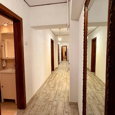 Apartman Timeless - Stylish 2br Near Unirii & Cathedral