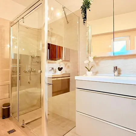 Timeless - Stylish 2br Near Unirii & Cathedral شقة *