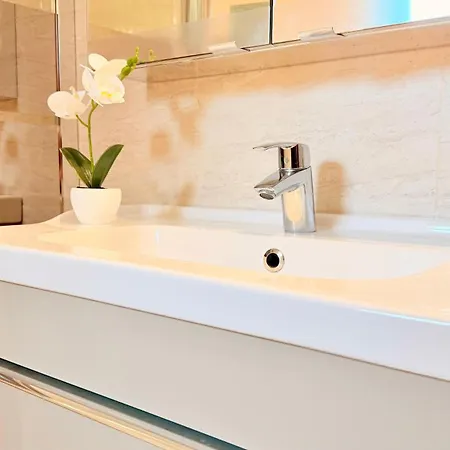 Timeless - Stylish 2br Near Unirii & Cathedral Apartman