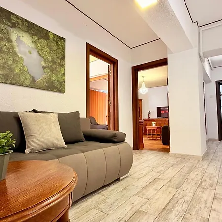 Timeless - Stylish 2br Near Unirii & Cathedral شقة