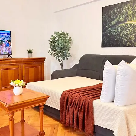 Timeless - Stylish 2br Near Unirii & Cathedral Apartman Bukarest